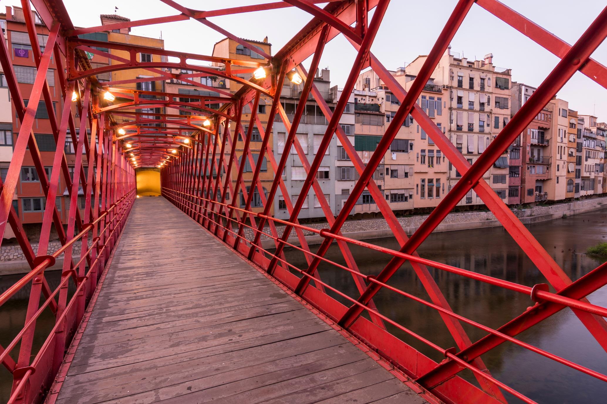 에펠 다리  El Puente Eiffel (Pont de les Peixateries Velles)