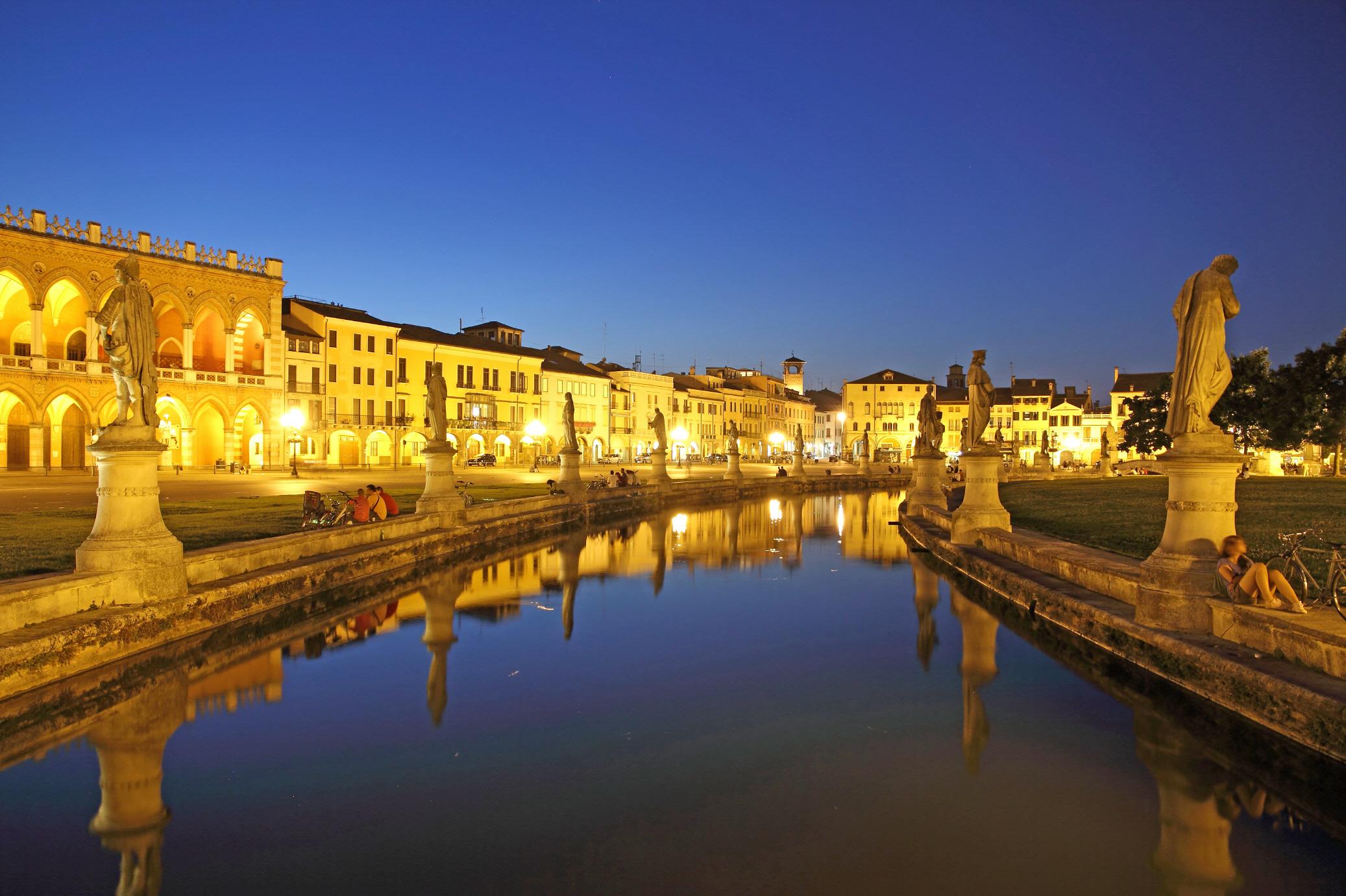 프라토 델라 발레 광장  Prato della Valle