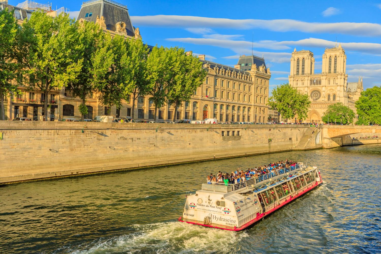 세느강 유람선  Banks of the Seine & Bateaux-Mouches