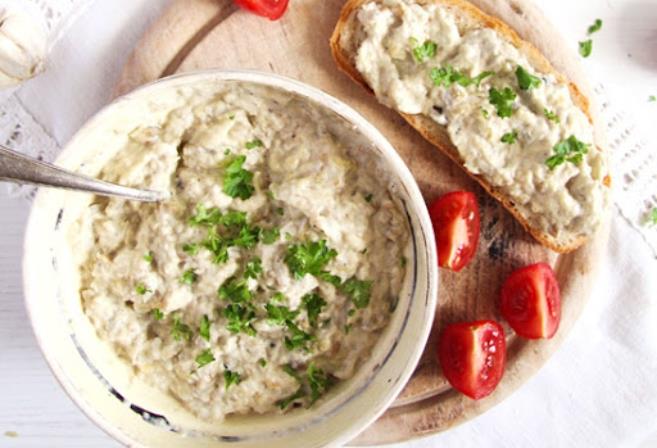 살라타 데 비네테  Salata de vinete(Roasted Eggplant Salad)