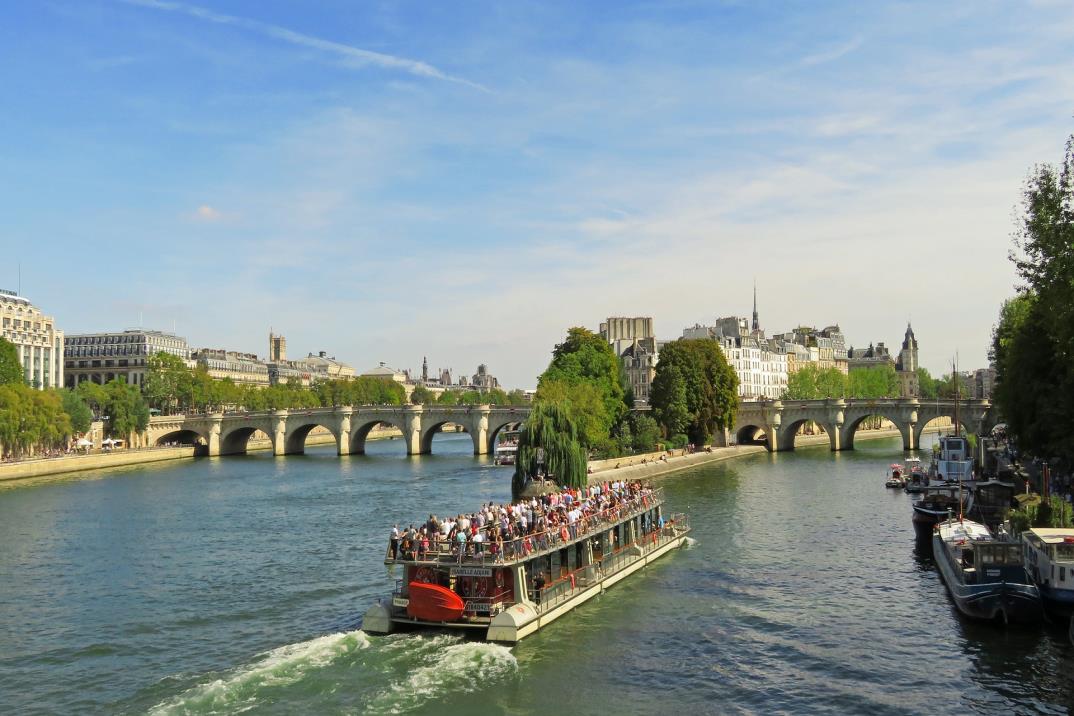 세느강 유람선  Banks of the Seine & Bateaux-Mouches