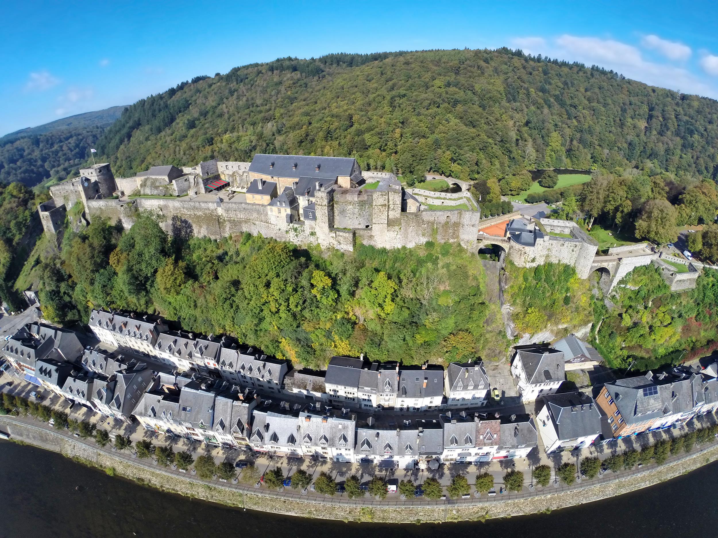 부용 성  Bouillon castle