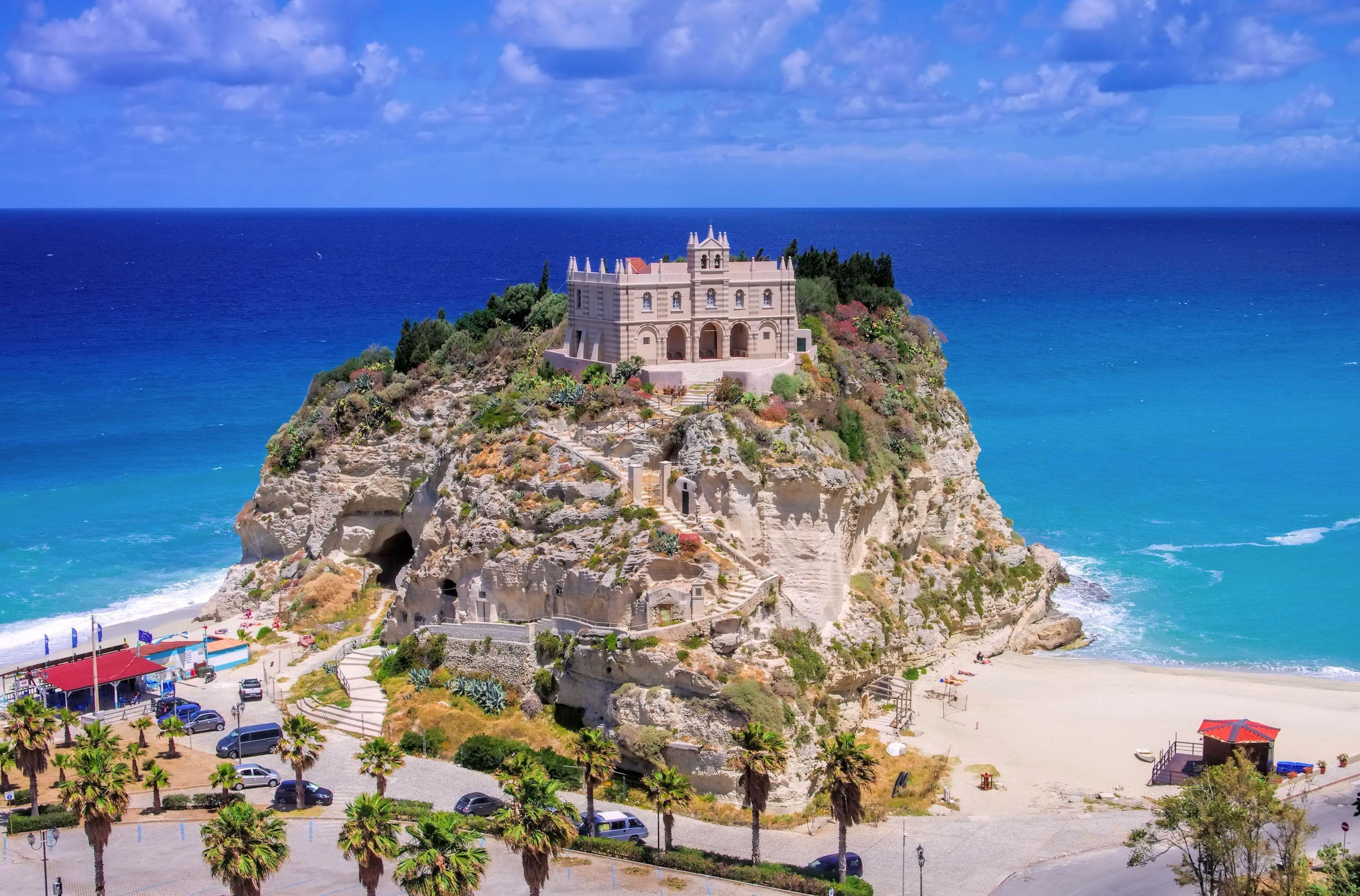 트로페아 마을과 해변  Tropea village and beach