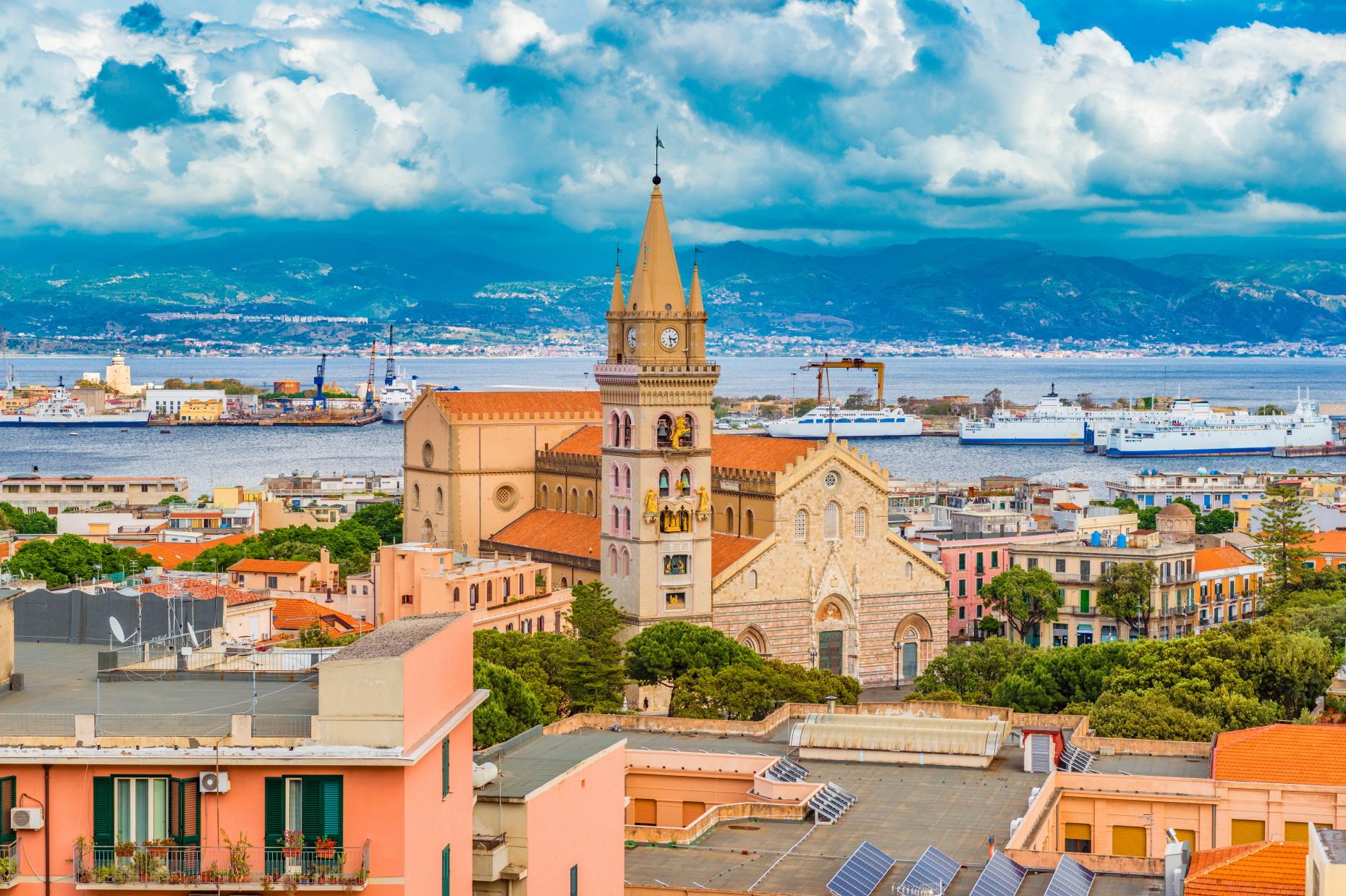 메시나 대성당과 두오모 광장  Cathedral of Messina and Piazza del Duomo