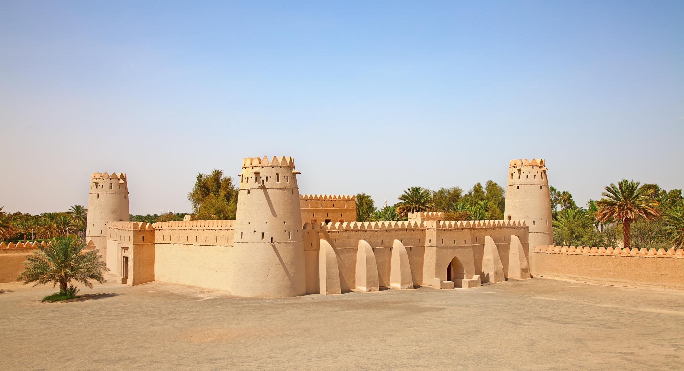 알 자힐리 요새  Al Jahili fort