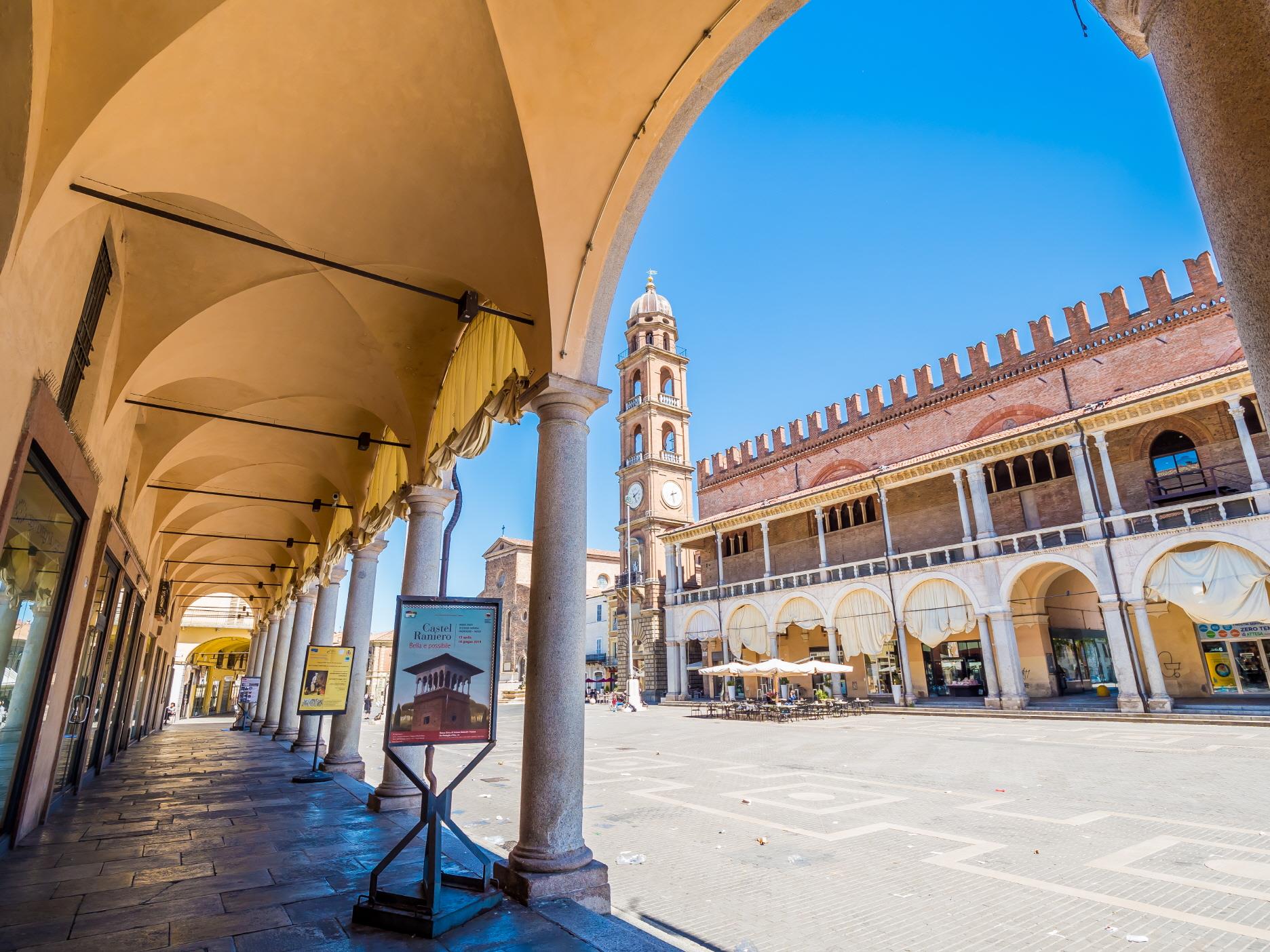 포폴로 광장과 구시가지  Piazza del Popolo Ravenna