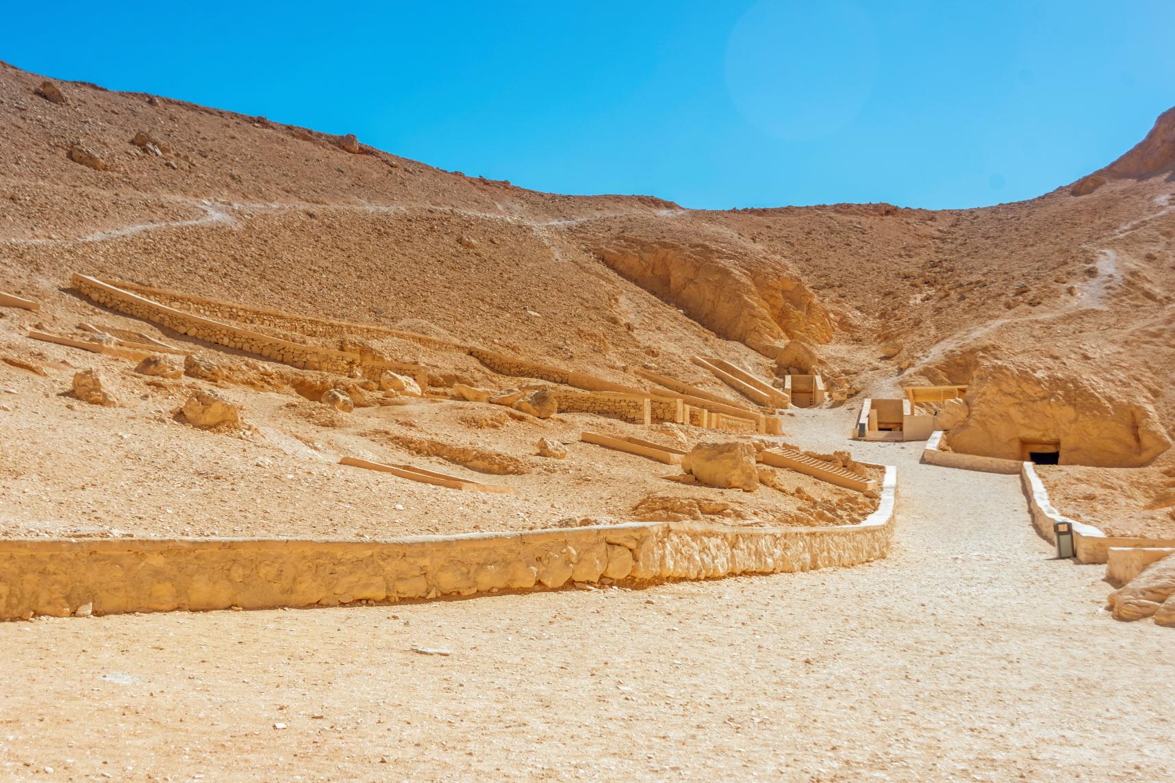 네페르타리 무덤과 왕비의 계곡  Nefertaris Tomb-Valley of the Queens