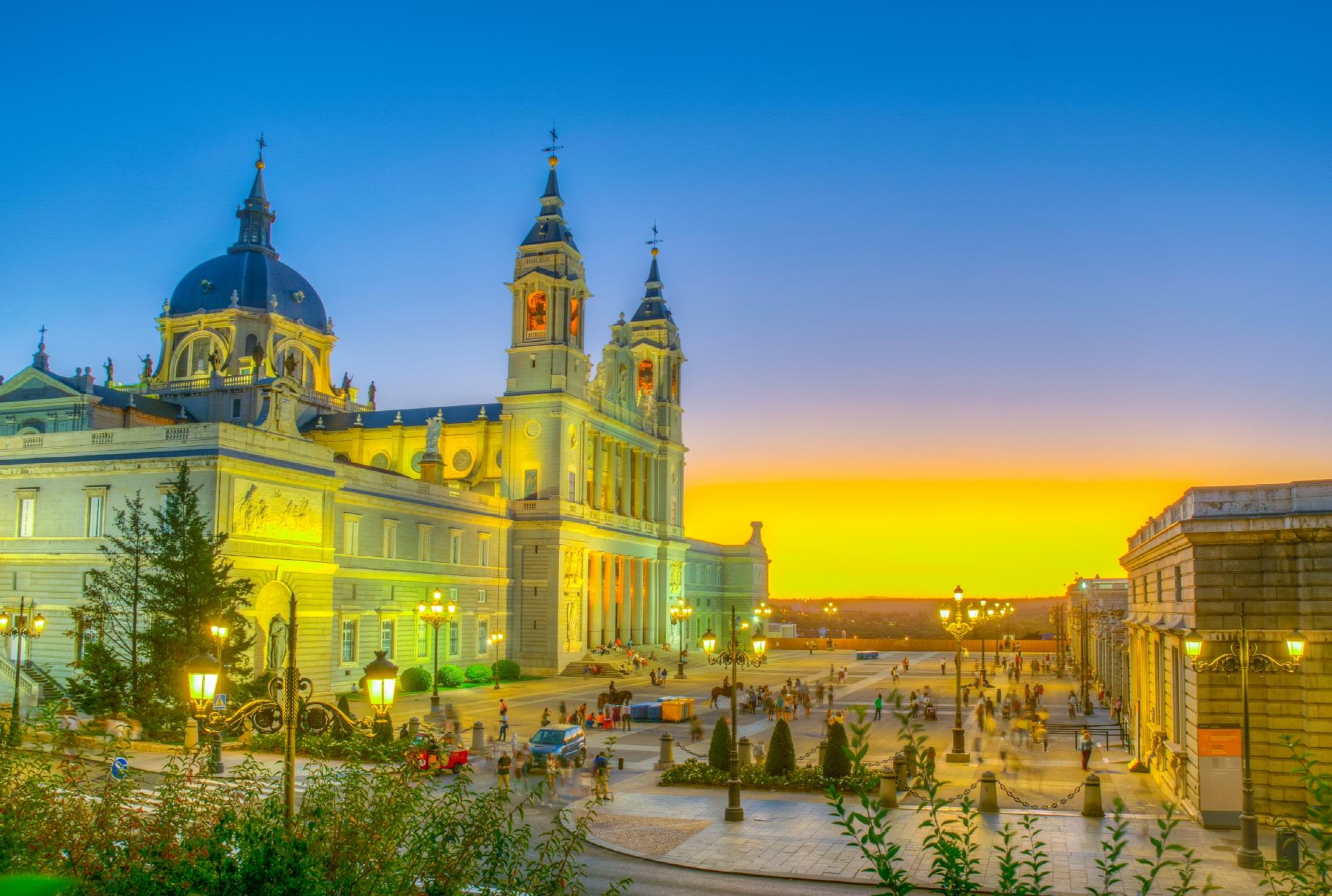 알무데나 대성당  Almudena Cathedral