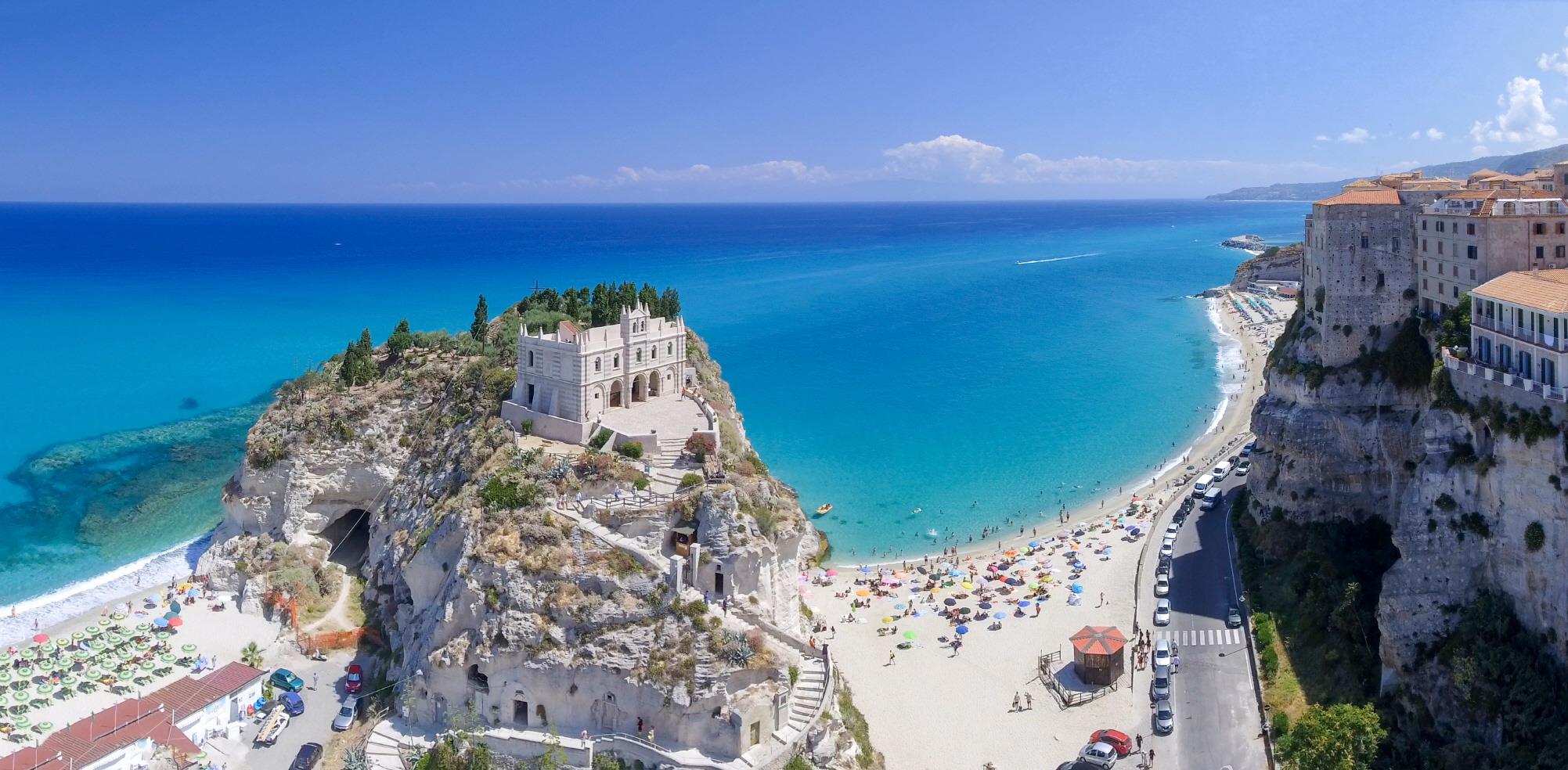 트로페아 마을과 해변  Tropea village and beach