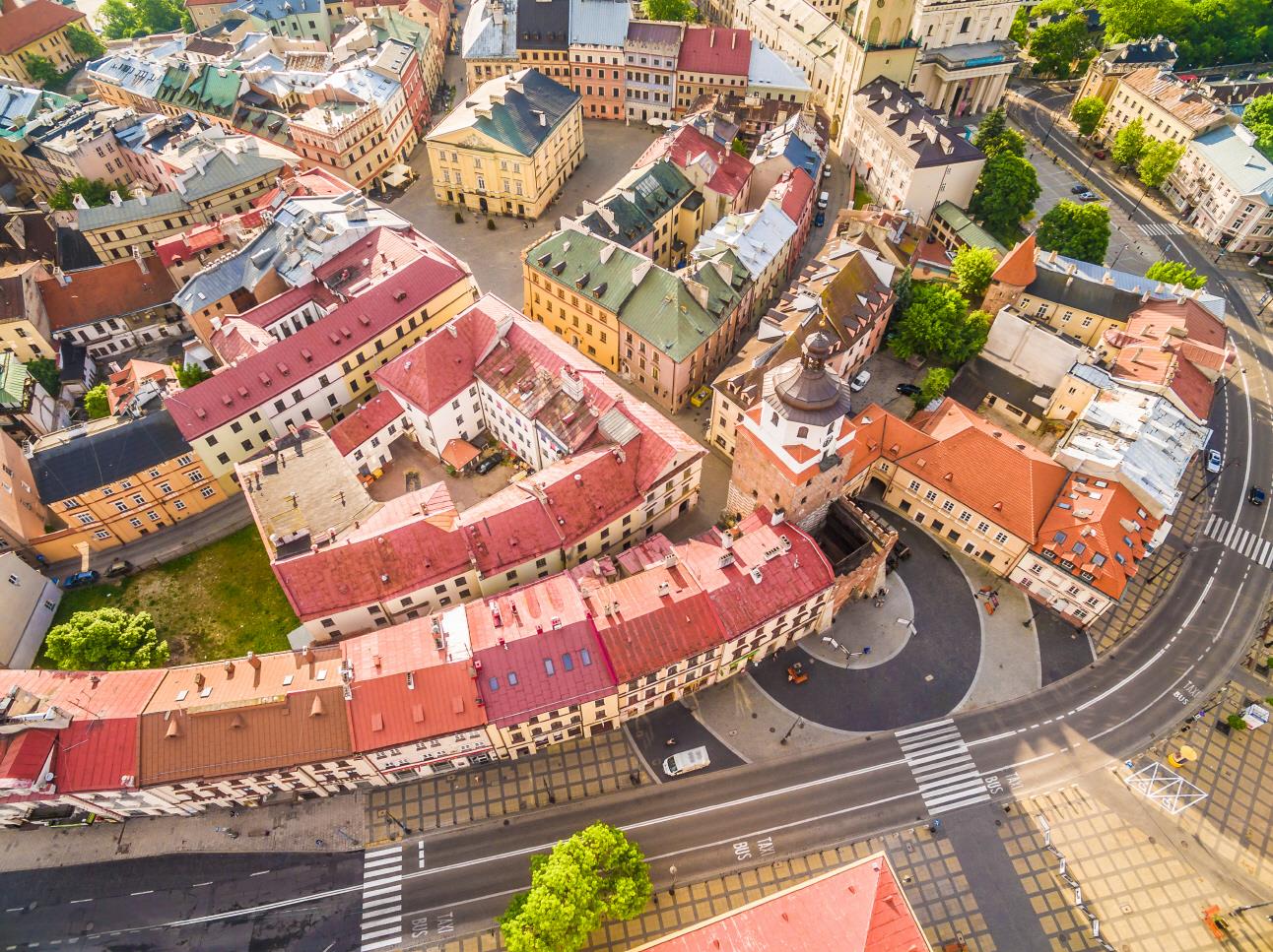 구시가지와 크라쿠프 게이트  Krakow Gate and old town