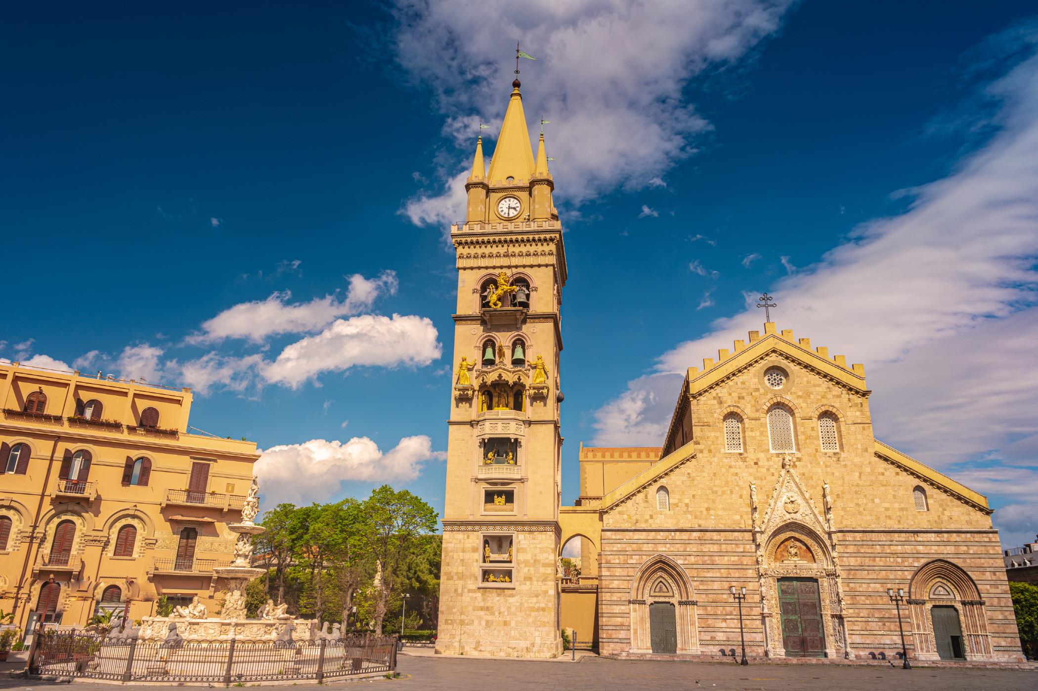 메시나 대성당과 두오모 광장  Cathedral of Messina and Piazza del Duomo