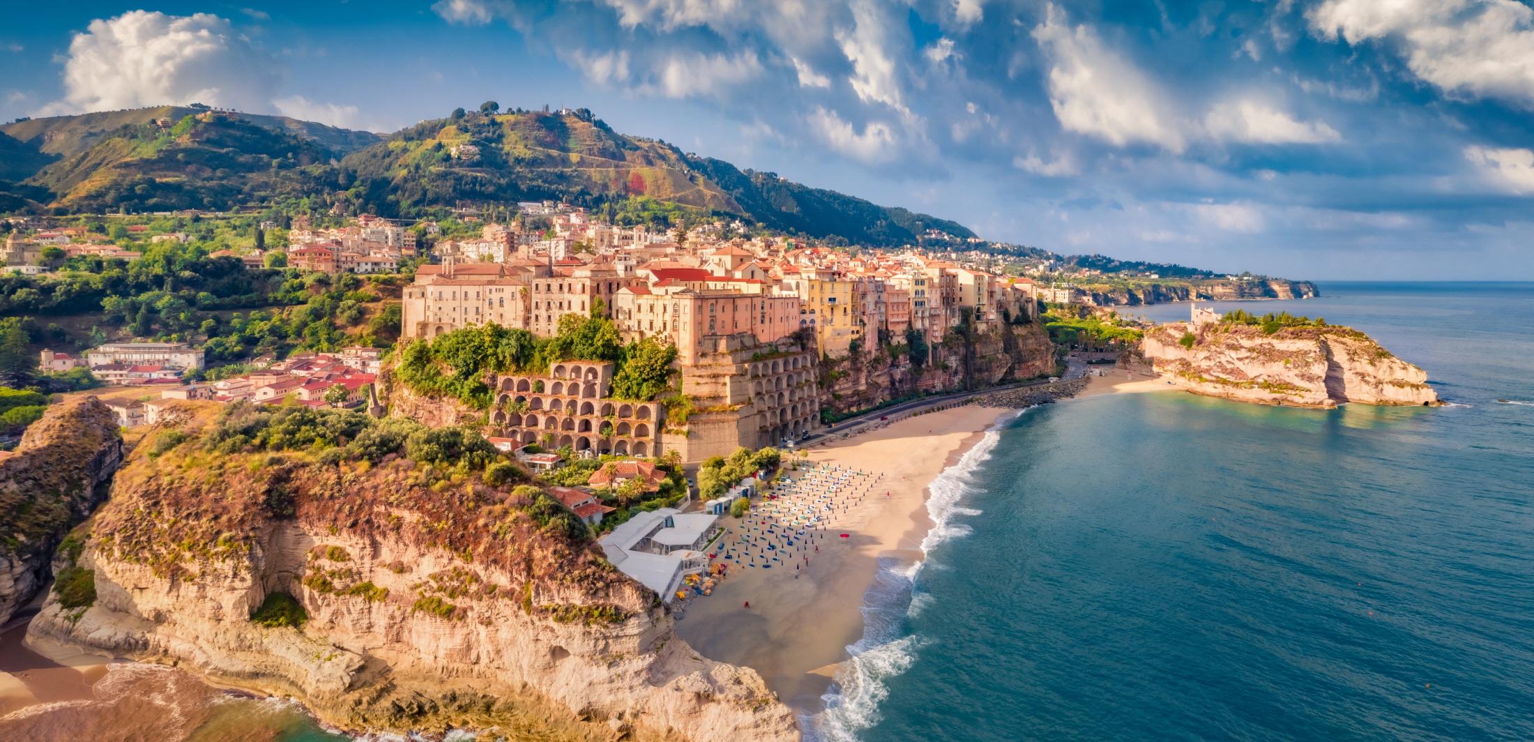 트로페아 마을과 해변  Tropea village and beach