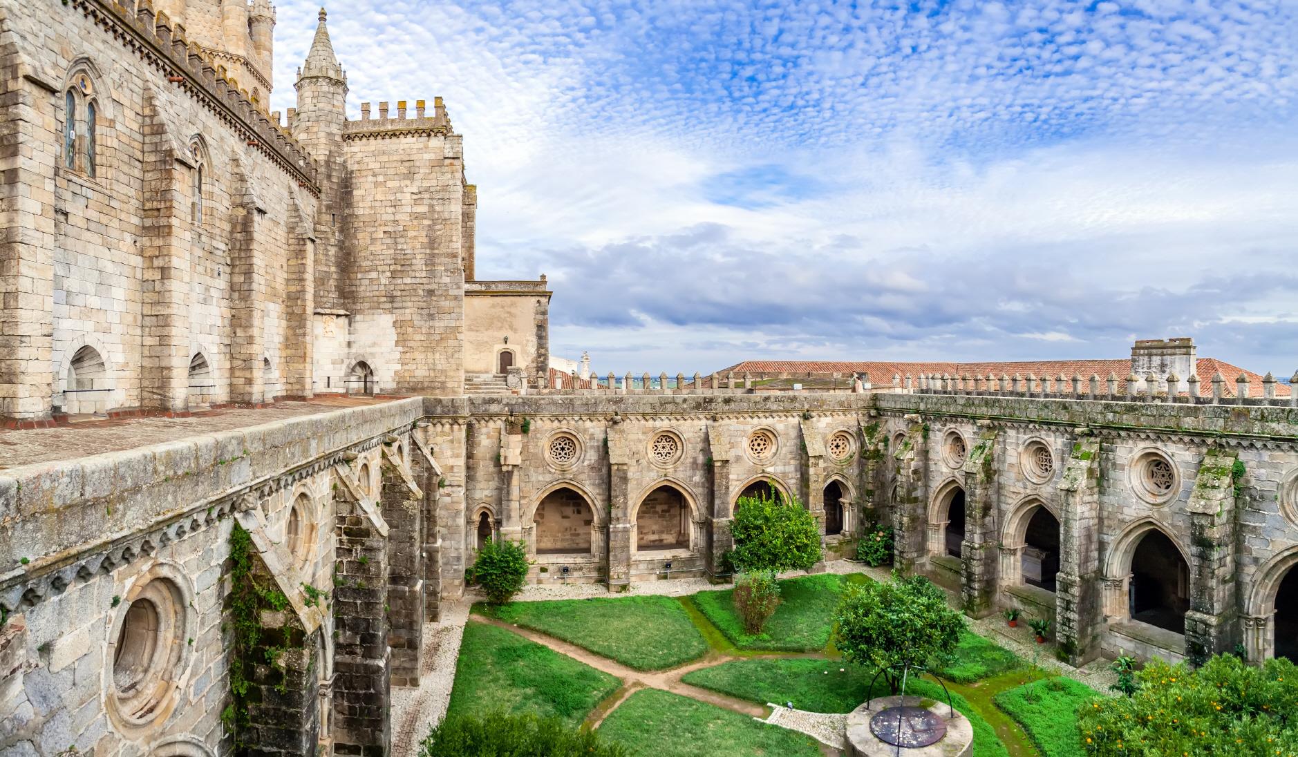 에보라 대성당  The Se Cathedral or Catedral da Se