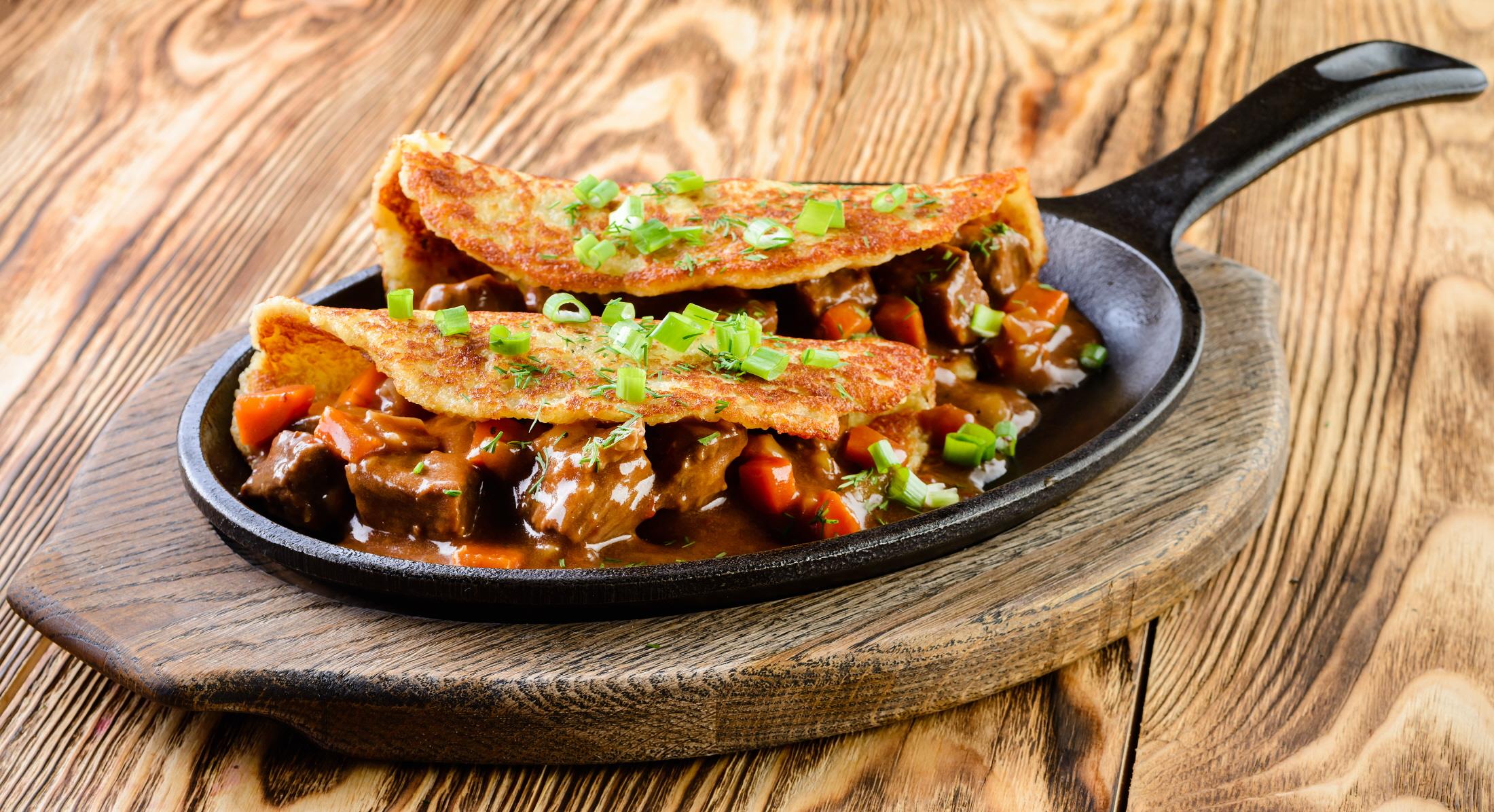 팬케이크 굴라쉬  Potato pancake with goulash