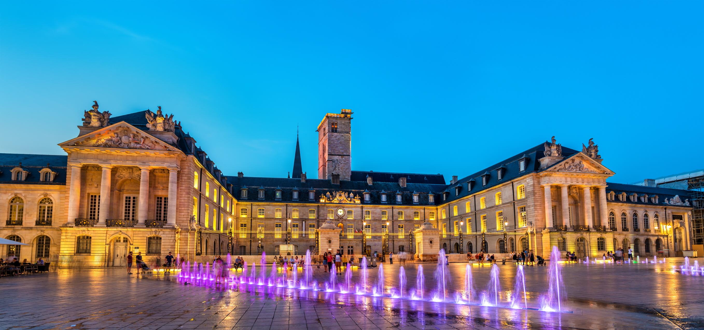 부르고뉴 궁전  Palais des ducs et des Etats de Bourgogne