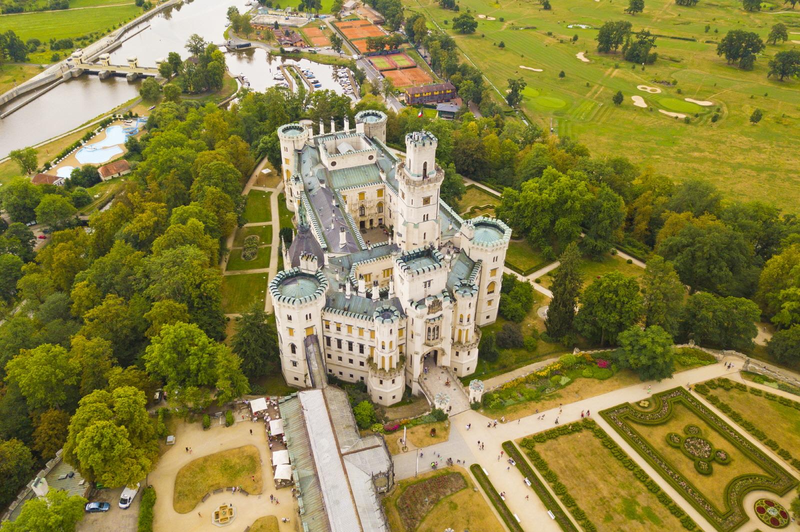 흘루보카 성  Hluboka nad Vltavou Castle