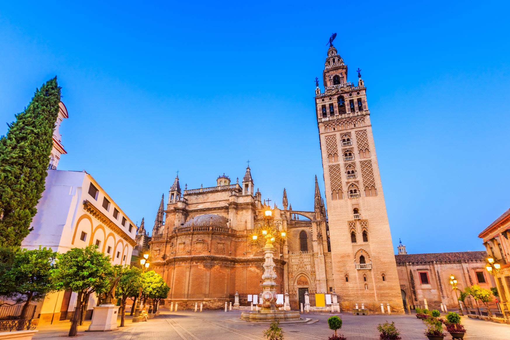 히랄다 탑  Torre de la Giralda