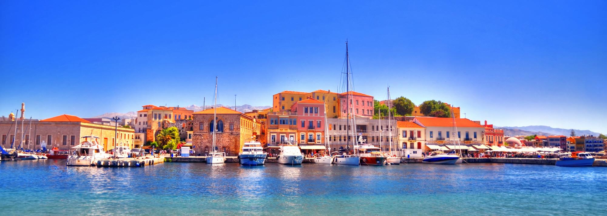 하니아 옛항구와 등대  the old Venetian harbor and lighthouse of Chania