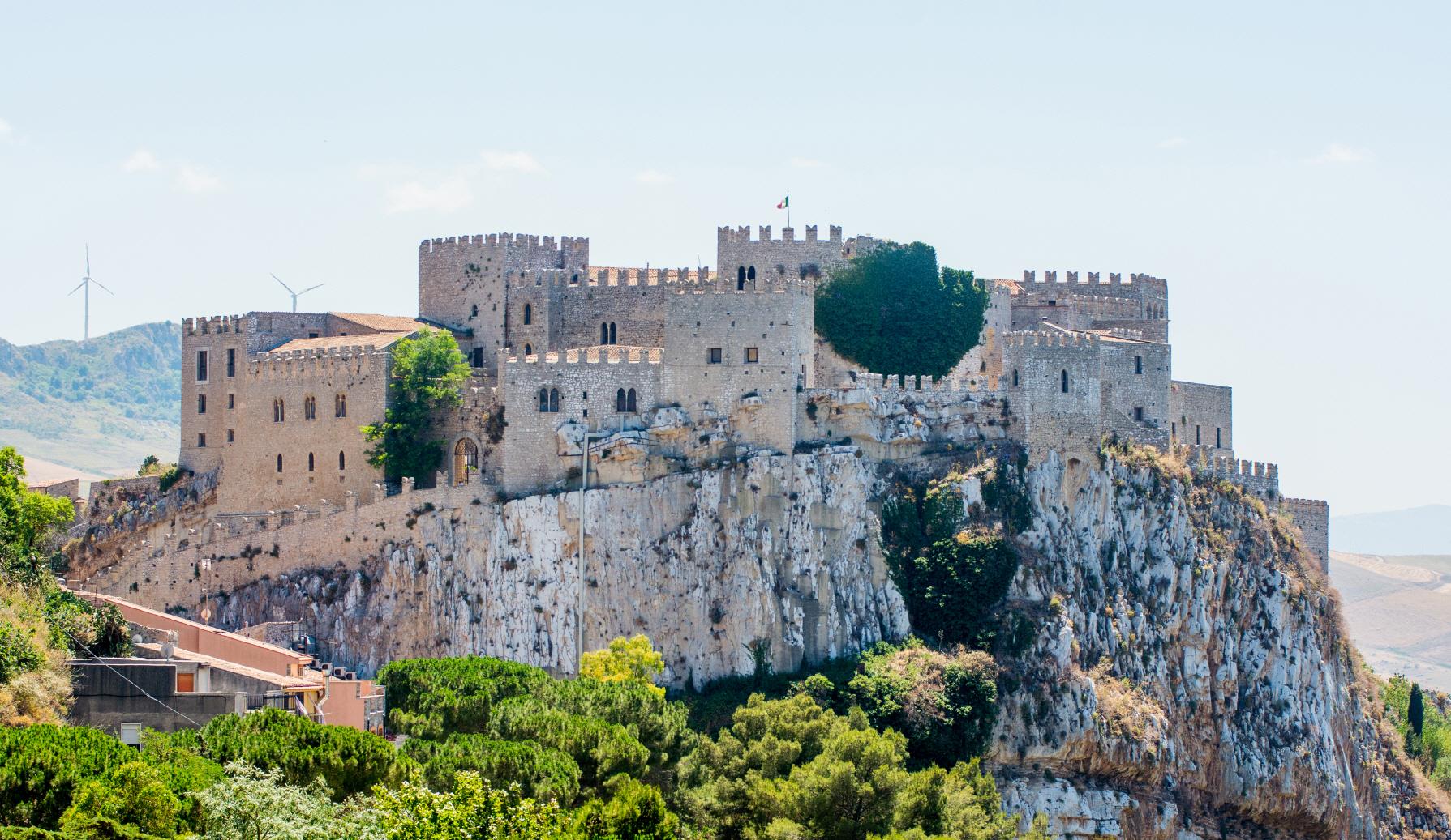 카카모 성  Castello di Caccamo