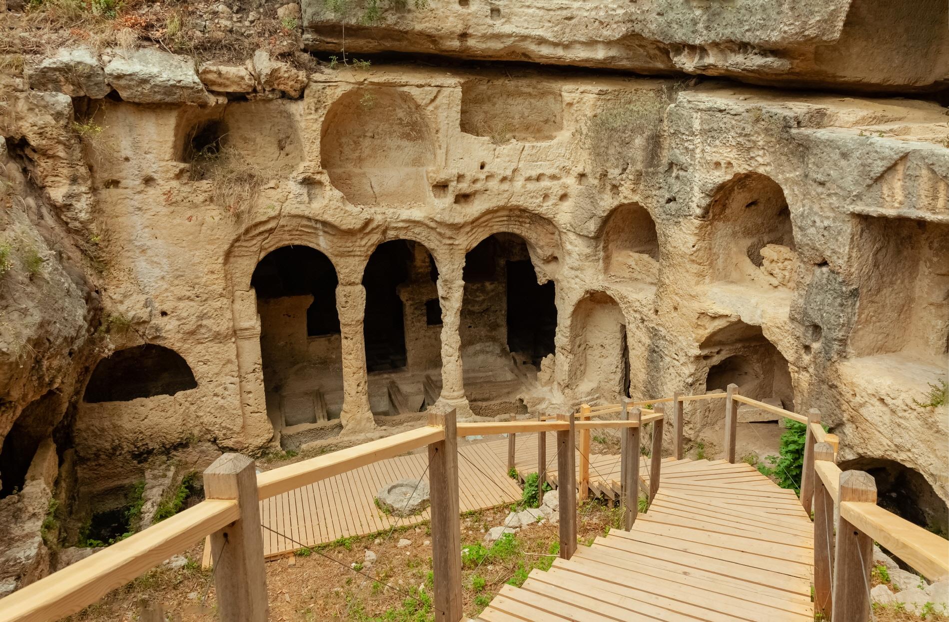 동굴 교회  Antioch cave church